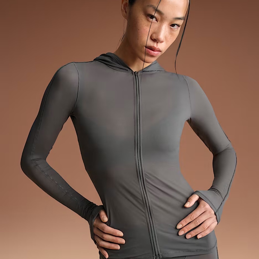 NikeSKIMS Weightless Layers
Women's Full-Zip Hoodie